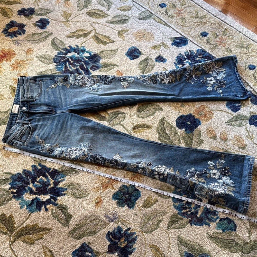 Floral Embroidered Women's Jeans - Picture 4 of 6